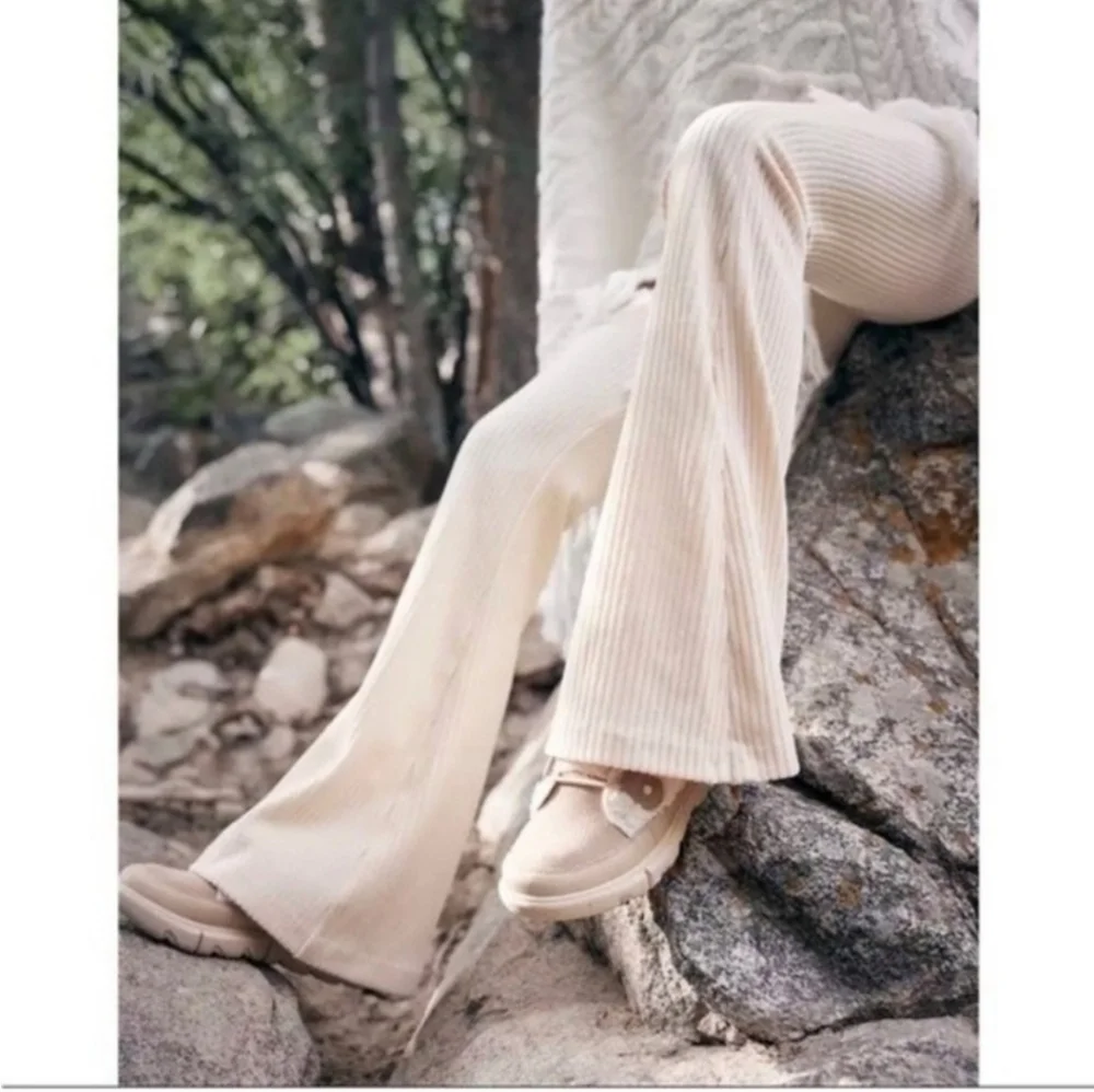 NWT! Aerie, Groove-On Velour High Waisted Flare Pants, Cream, Size Medium